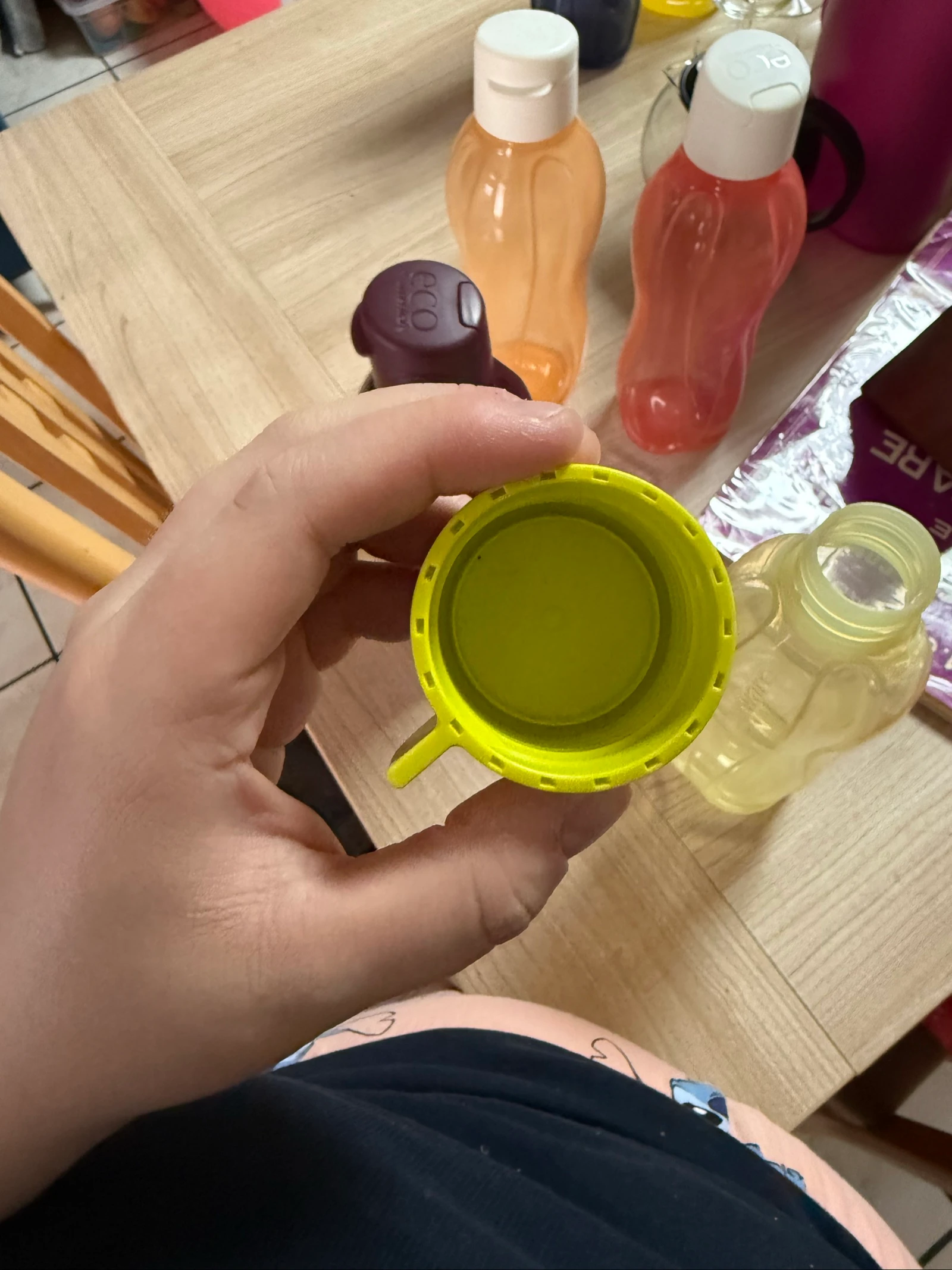 Lot 4 Tupperware 750ML bottles – photo 8